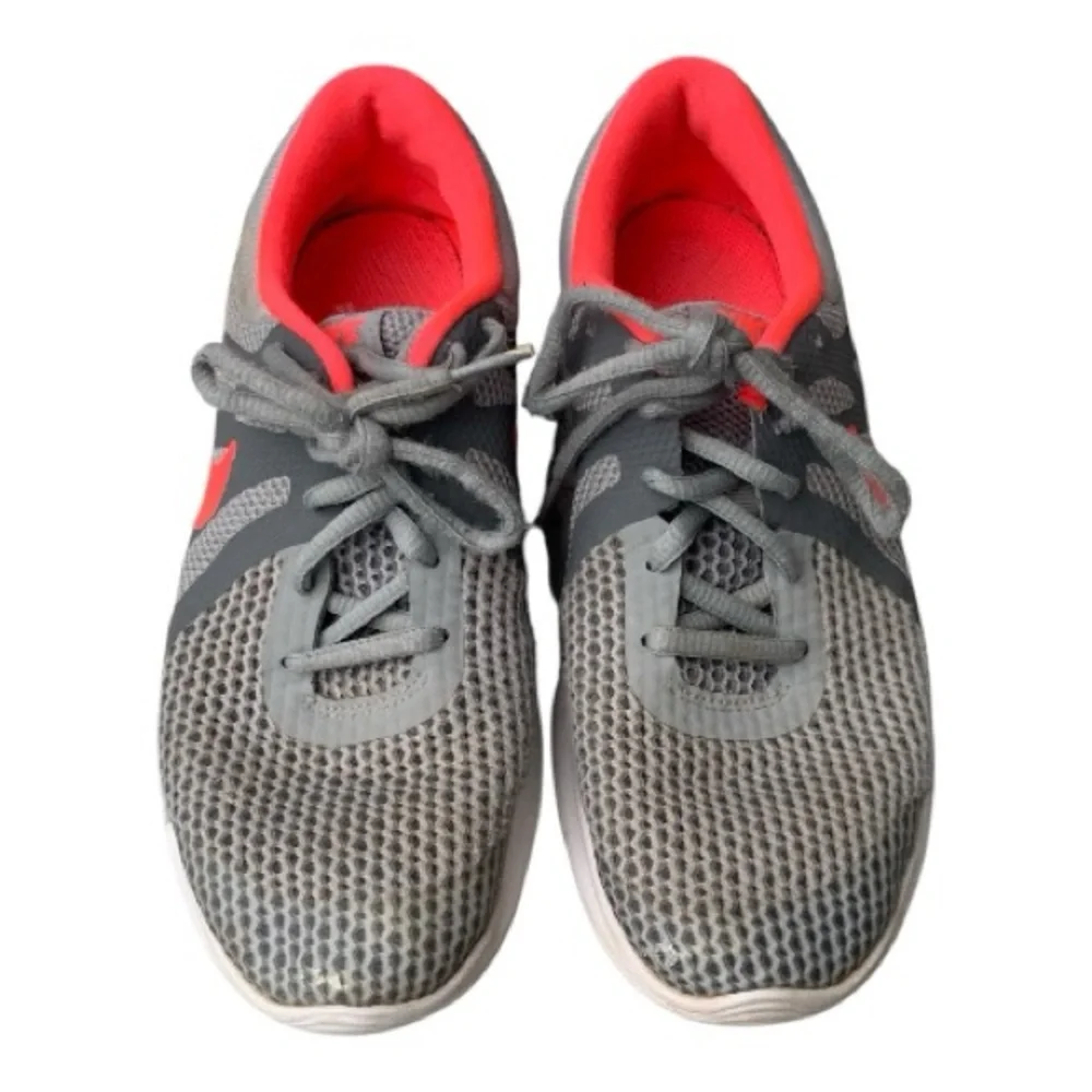 Nike Revolution 4 Women's Running Shoes Gray Pink‎ Lace Up Youth 6.5 Women's 8.5